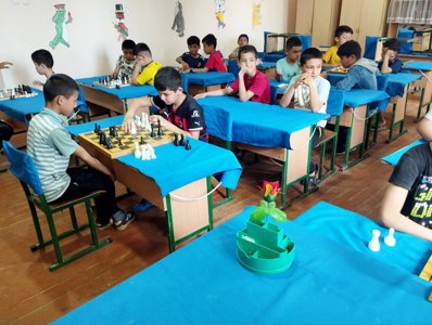 Xonqa tuman 2-sonli umum ta'lim maktabida "yoshlar haftaligi" doirasida sportning shaxmat va quvnoq startlar turlari bo'yicha sport musobaqalari o'tkazildi.