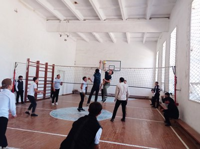 Xonqa tuman 2-sonli umum ta'lim maktabida bugun 02.05.2025- yil kuni "yoshlar haftaligi" doirasida 10-11 lar oʻrtasida valeybol, 9-sinflar oʻrtasida futbol musobaqasi oʻtkazildi.